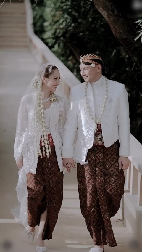BCL dan Tiko Aryawardhana menikah pada 2 Desember 2023 di resort mewah bernama Amankila, Bali.