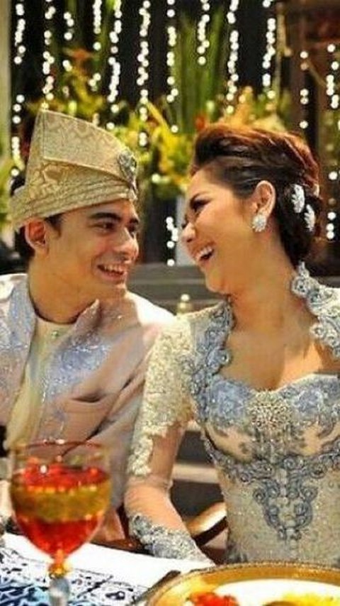 Held in a luxurious manner, BCL and Ashraf's reception was estimated to have spent funds reaching billions of rupiah.