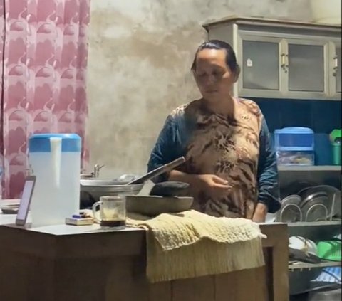 Temani Istri Masak Sambil Nyanyikan Lagu, Aksi Pasangan Suami Istri Ini Viral Bikin Iri