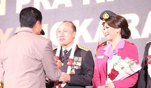 Salah satu Komisaris Jenderal Polisi yang mendapatkan penghargaan dan penghormatan adalah Komjen Polisi (Purn) Agung Budi Maryoto. <br>