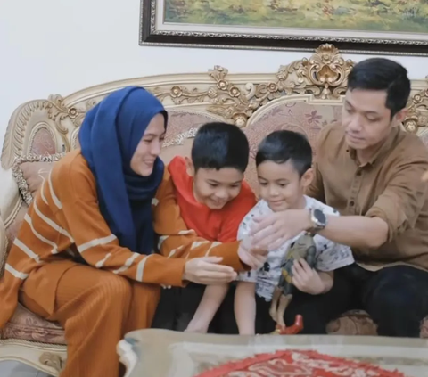 Detik-detik Alyssa Soebandono Umumkan Hamil Anak Ketiga, Dude Harlino Full Senyum & Anak Pertama Nangis Haru