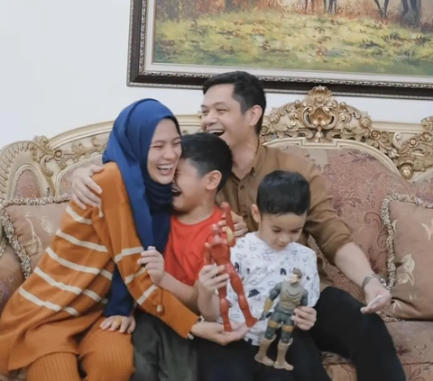 Detik-detik Alyssa Soebandono Umumkan Hamil Anak Ketiga, Dude Harlino Full Senyum & Anak Pertama Nangis Haru