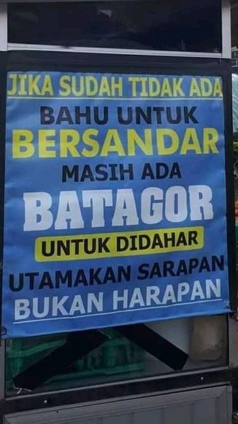 10 Potret Gerobak Jualan Di Pinggir Jalan Yang Gimiknya Bikin Ngakak