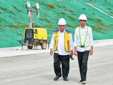 VIDEO: Pak Bas Ngakak Dicandai Jokowi di Istana, Disebut Menteri 'Anak Band & Drummer'