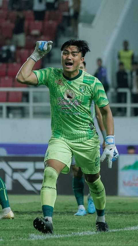 Sisi Lain Kiper Persebaya Ernando Ari yang Jarang Tersorot, Sikapnya kepada Keluarga dan Pacar Manis Banget