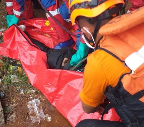 Pria Tanpa Identitas Ditemukan Tewas Mengambang di Sungai Kalimalang