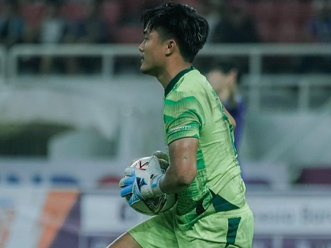 Sisi Lain Kiper Persebaya Ernando Ari yang Jarang Tersorot, Sikapnya kepada Keluarga dan Pacar Manis Banget