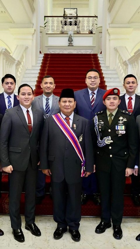 Bagi yang belum tahu, Rizky Irmansyah merupakan ajudan dari Menteri Pertahanan Republik Indonesia, Prabowo Subianto. <br>