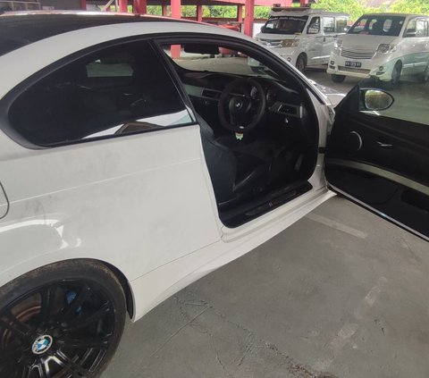 Bea Cukai Lelang Mobil BMW Coupe Mewah Hasil Sitaan, Dilepas Lebih Murah Rp300 Jutaan