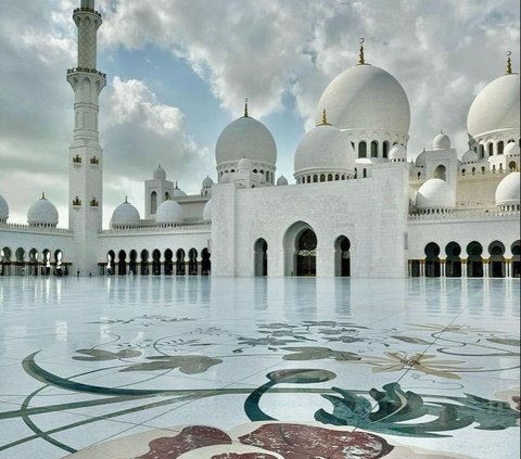 Portrait of Actress Rosie Huntington in White Hijab at the Grand Mosque Centre, Abu Dhabi