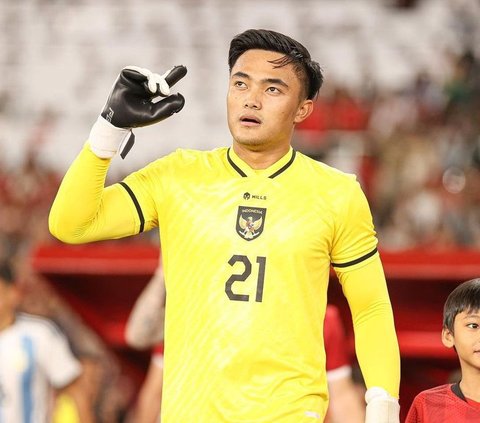 Sisi Lain Kiper Persebaya Ernando Ari yang Jarang Tersorot, Sikapnya kepada Keluarga dan Pacar Manis Banget