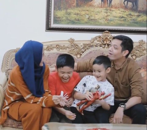 Dude Harlino's Reaction and His Sons' Reaction When Alyssa Soebandono Announced Her Pregnancy