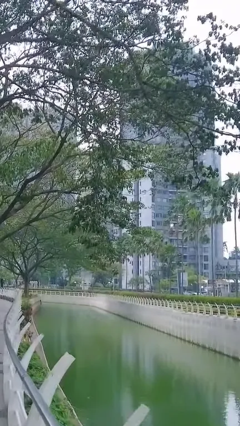 Ada Sungai Bersih di Jakarta, Viewnya Dikelilingi Gedung Tinggi Bak Luar Negeri