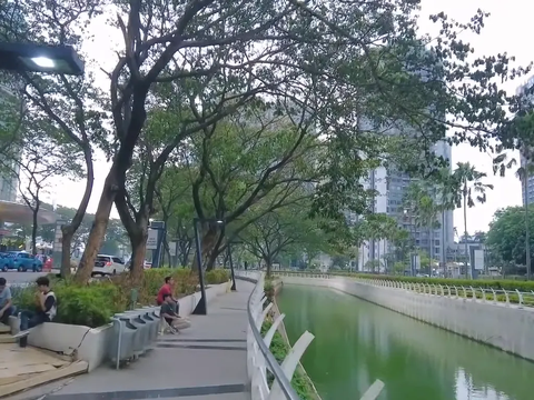 Ada Sungai Bersih di Jakarta, Viewnya Dikelilingi Gedung Tinggi Bak Luar Negeri