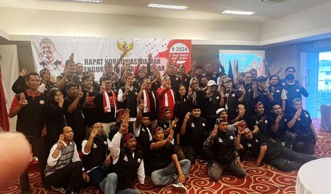 Kemudian ia berpesan kepada para relawan yang bergerak di lapangan maupun di media sosial agar selalu menjaga persaudaraan dan kedamaian dengan tidak menyerang paslon lain. <br>