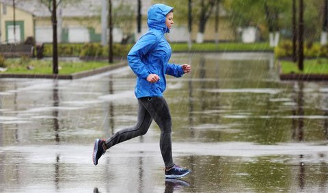 <b>Keuntungan dan Risiko Olahraga di Musim Hujan</b><br>