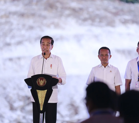 Jokowi Terbang ke NTT, Cek Gudang Bulog dan Bagi-Bagi Bantuan Pangan