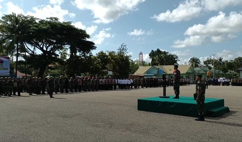 Kolonel Cpl Simon Petrus Kamlasi dalam amanatnya mengingatkan kepada seluruh personel tentang pentingnya pengamanan kepala negara. <br>