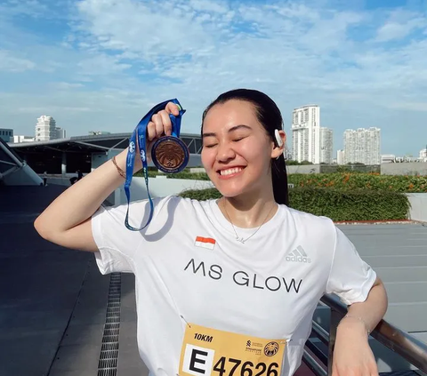 10 Potret Aaliyah Massaid saat Ikut Lari Maraton 10 Km di Singapura, Penampilan Cantiknya Curi Perhatian