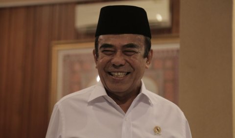 Fachrul Razi akui dirinya dipecat karena menolak pembubaran ormas Front Pembela Islam atau FPI. <br>