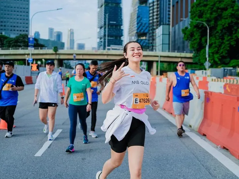 10 Potret Aaliyah Massaid saat Ikut Lari Maraton 10 Km di Singapura, Penampilan Cantiknya Curi Perhatian