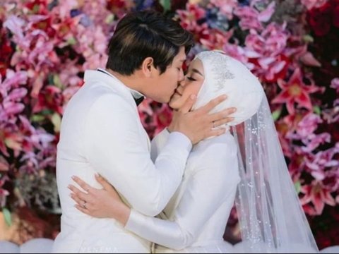 10 Portraits of Wedding Kisses by Celebrities, BCL and Tiko Make the Public Emotional