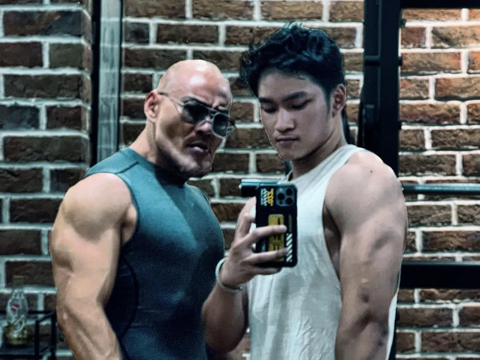 Potret Terbaru Azka yang Terlihat Makin Kekar, Deddy Corbuzier 'Ukuran Celana Kita Sama'