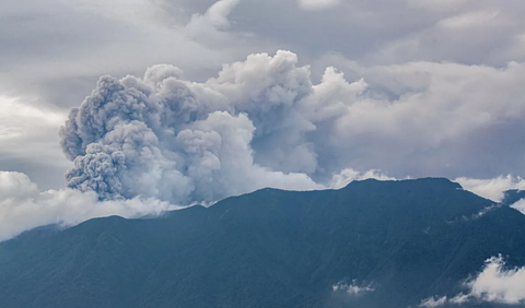 Kabar gunung tersebut kembali meletus disampaikan Pusat Vulkanologi dan Mitigasi Bencana Geologi melalui akun X.<br>