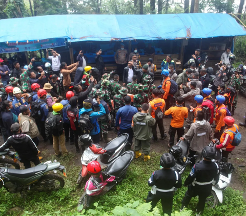 FOTO: Penampakan Gunung Marapi di Sumatera Barat Saat Muntahkan Abu Vulkanik hingga Ketinggian 3.000 Meter