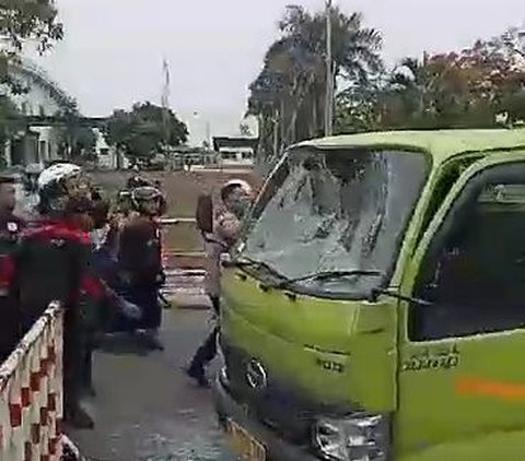 Polisi Ringkus Pelaku Pengeroyok Sopir Truk saat Demo Buruh di Bekasi, Ini Perannya