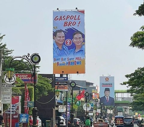 Baliho Prabowo-Gibran ‘Gaspoll Bro’ Bertebaran di Kota Depok