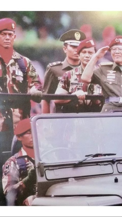 ⁠Potret Gagah Doni Monardo Bareng Prabowo & Jenderal Besar Nasution, Kompak Pakai Baret Merah