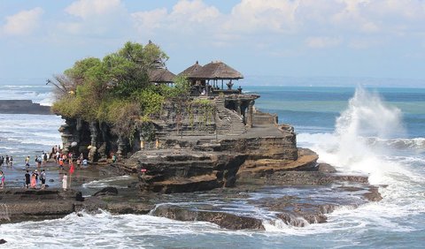 8. Tanah Lot