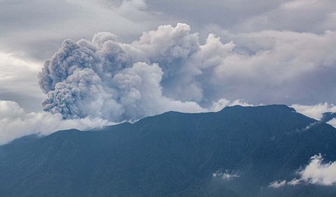 Gunung Marapi Erupsi Lagi, Evakuasi Ditunda