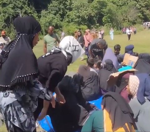 Viral Video Emak-Emak di Aceh Ngamuk sambil Bongkar Tenda Pengungsian, Paksa Pengungsi Rohingya Pindah