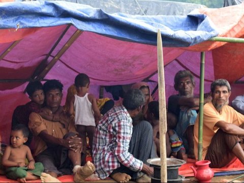 Viral Video Emak-Emak di Aceh Ngamuk sambil Bongkar Tenda Pengungsian, Paksa Pengungsi Rohingya Pindah