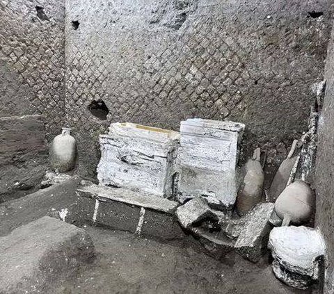 Scientists Discover Luxurious Villa Buried in 2,000-Year-Old Volcanic Ash, Terrifying Secret Room Appearance