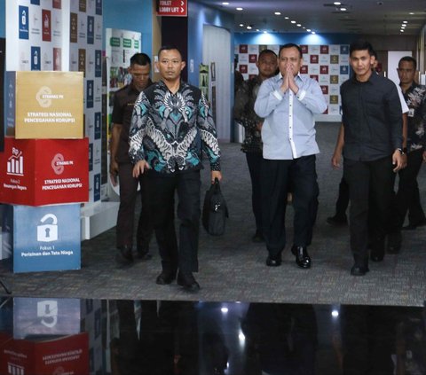 FOTO: Ekspresi Firli Bahuri Diam Membisu Usai 2 Jam Dicecar Dewas KPK
