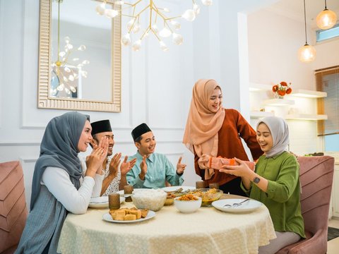 67% Masyarakat Indonesia Berencana Belanjakan Uang THR untuk Ramadan 2024