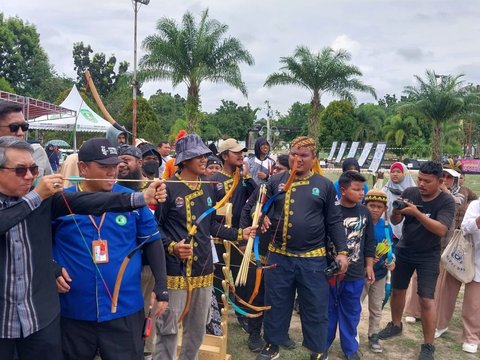 250 Pemanah Adu Kemampuan di Traditional Archery Tournament Bupati Kutai Timur Cup