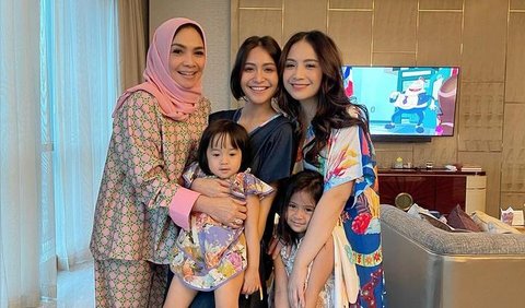 Ada juga yang menyebut jika cucu Mama Rieta memiliki paras cantik dan ganteng.<br>