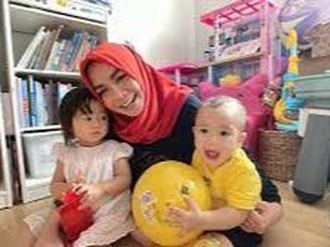 Momen Kebersamaan Mama Rieta Bersama Para Cucu Tercinta, Netizen 'Keluarga Bening Masyaallah'