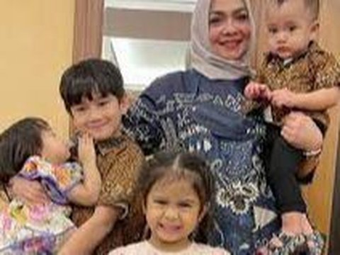 Momen Kebersamaan Mama Rieta Bersama Para Cucu Tercinta, Netizen 'Keluarga Bening Masyaallah'