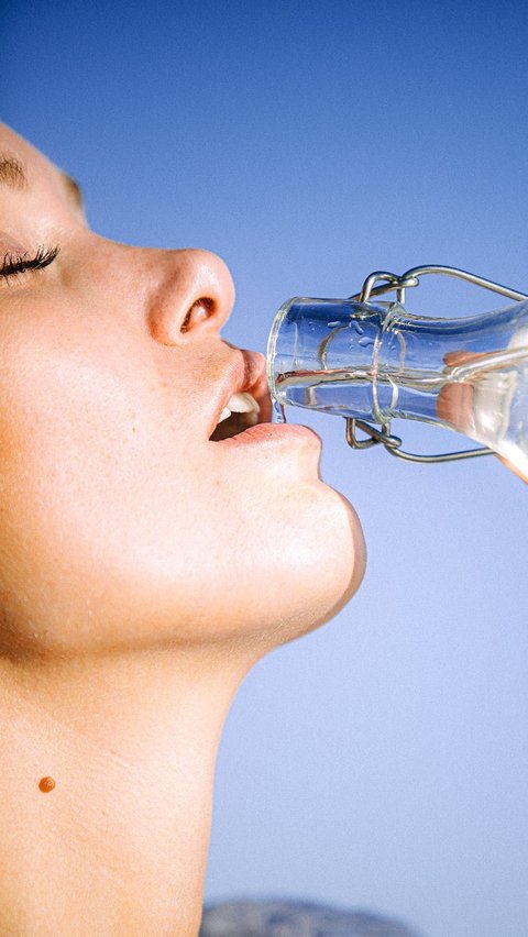 2. Memperbanyak Minum Air