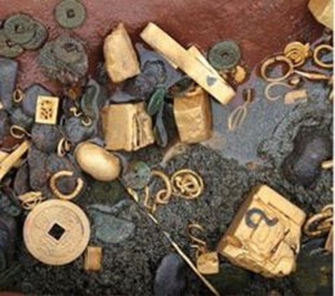 Kapal Rampasan Perang Diangkat dari Dasar Sungai, Ditemukan 76.000 Artefak Emas Sampai Alat Militer