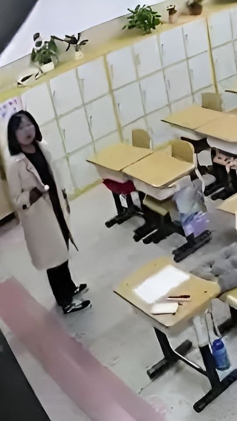 Bikin Merinding, Guru Terekam CCTV Mengajar Tengah Malam Tanpa Siswa
