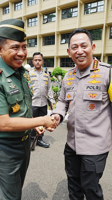 Panglima TNI Sowan ke Kantor Jenderal Sigit, Sinergitas TNI-Polri Amankan Pemilu<br>