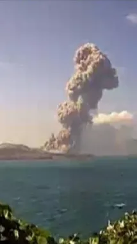 Erupsi Gunung Anak Krakatau, Lontarkan Abu Setinggi 1.400 Meter<br>