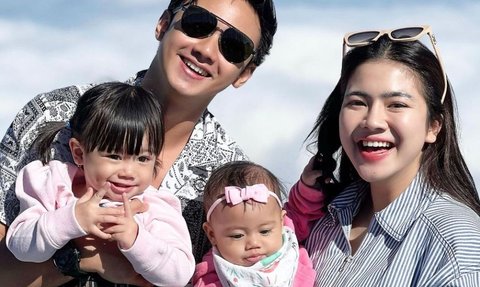 Potret Felicya Angelista Momong Kedua Anaknya, Wajah Graziel dan Baby Zefanya Gemesin Banget