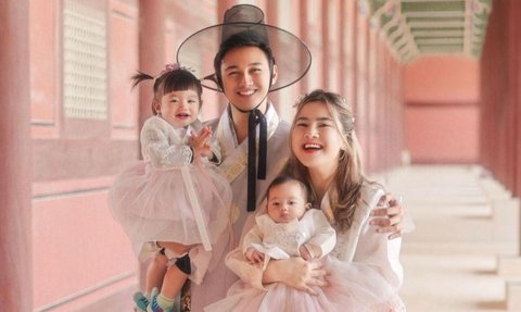 Potret Felicya Angelista Momong Kedua Anaknya, Wajah Graziel dan Baby Zefanya Gemesin Banget